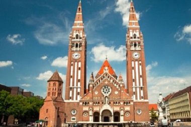The picture of the Szeged Cathedral from the Dóm Square.